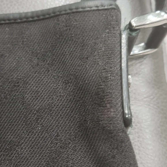 Gucci Canvas Abbey Elegant Black Crossbody Bag - Picture 5 of 9